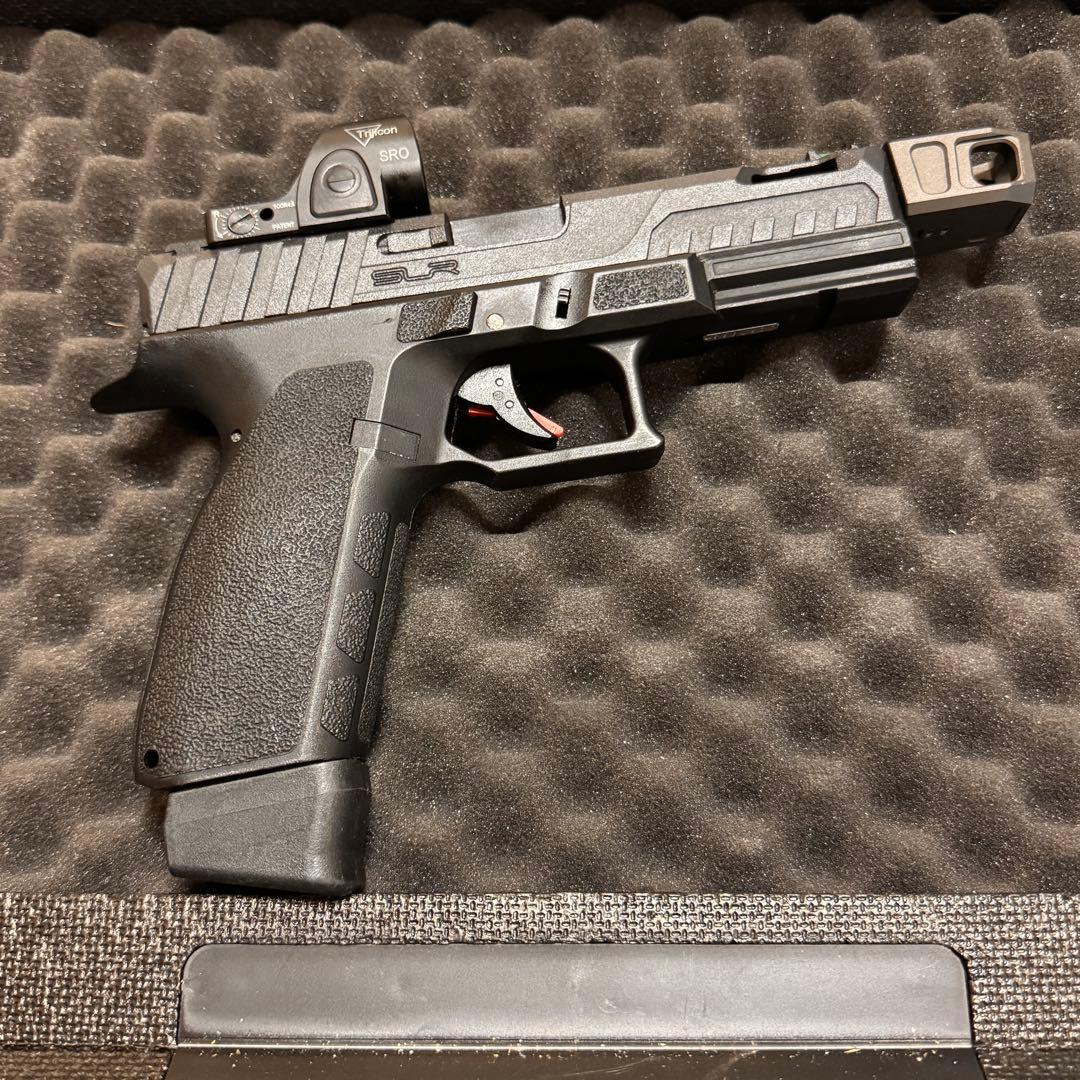 運*官様 【注意事項あり必ずご確認を】Carbon8 STRIKER NEUN9