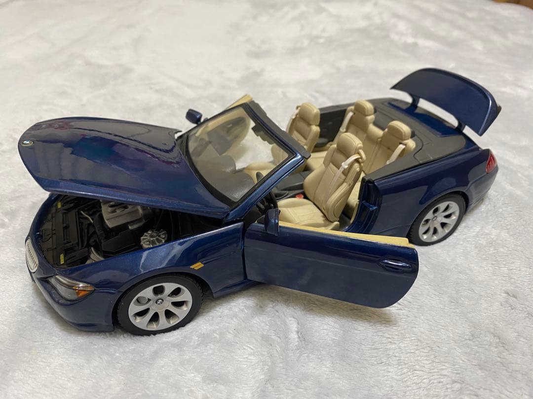 ミニカー Maisto  645 Ci 1/18