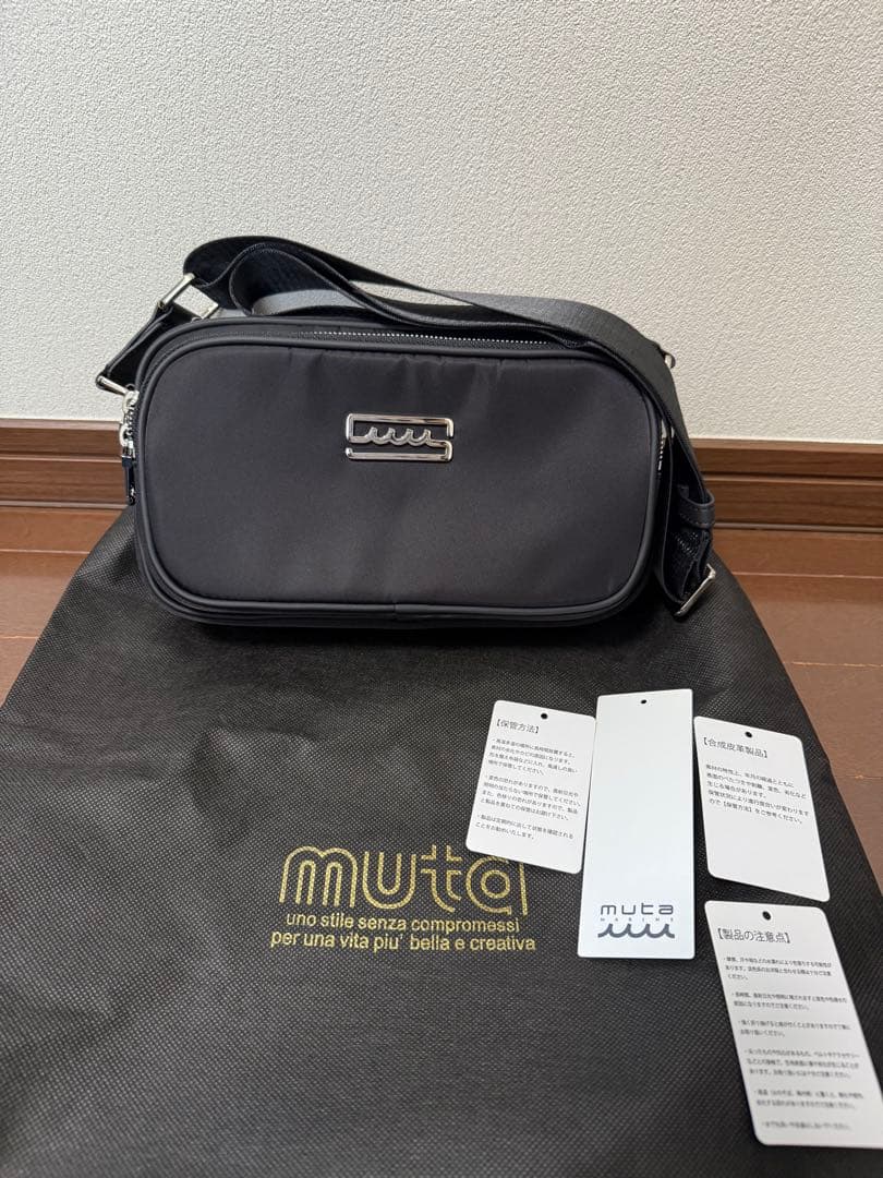 muta スリムショルダーバッグ　ブラック
