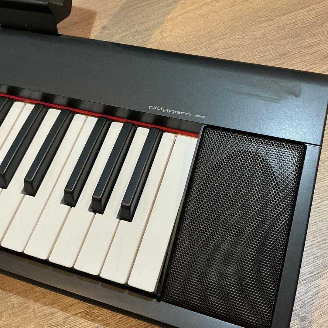 YAMAHA 電子キーボード 2016年製 譜面台・アダプター付き