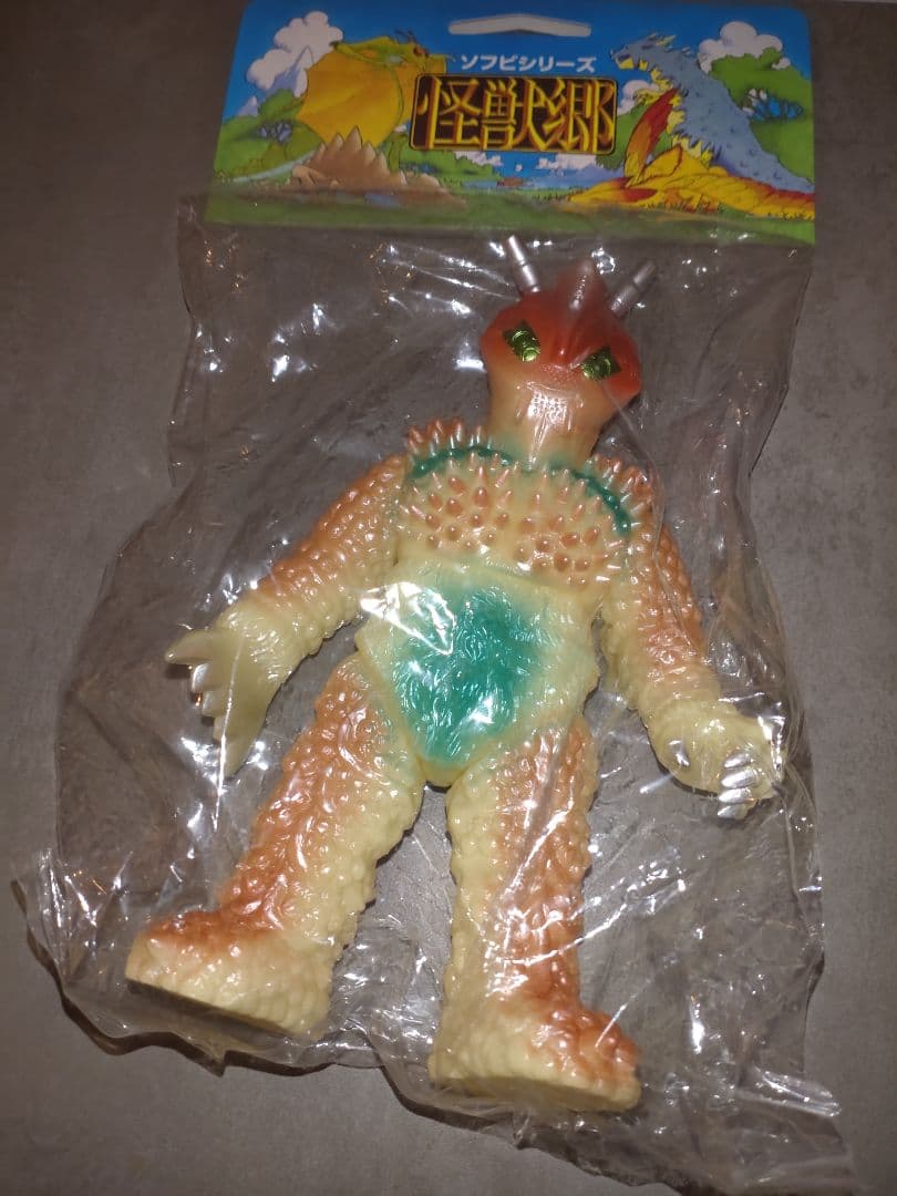 怪獣郷　ヤプール　蓄光　未開封