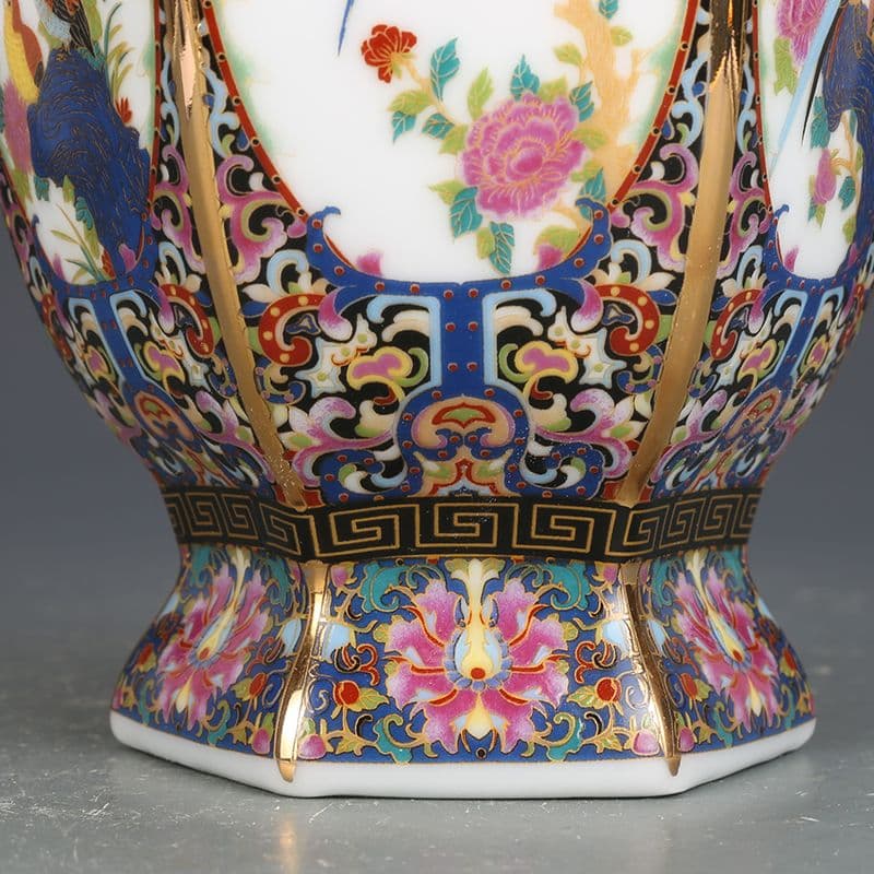 乾隆琺瑯彩六方瓶 景徳鎮 陶磁器 装飾品 工芸品 美術品 置物