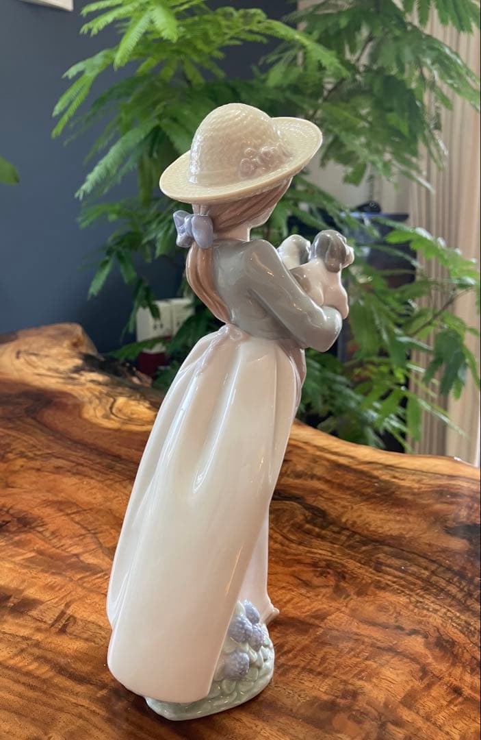 LLADRO NAO ◆ 少女と２匹の子犬 フィギュリン 陶器 人形 置物