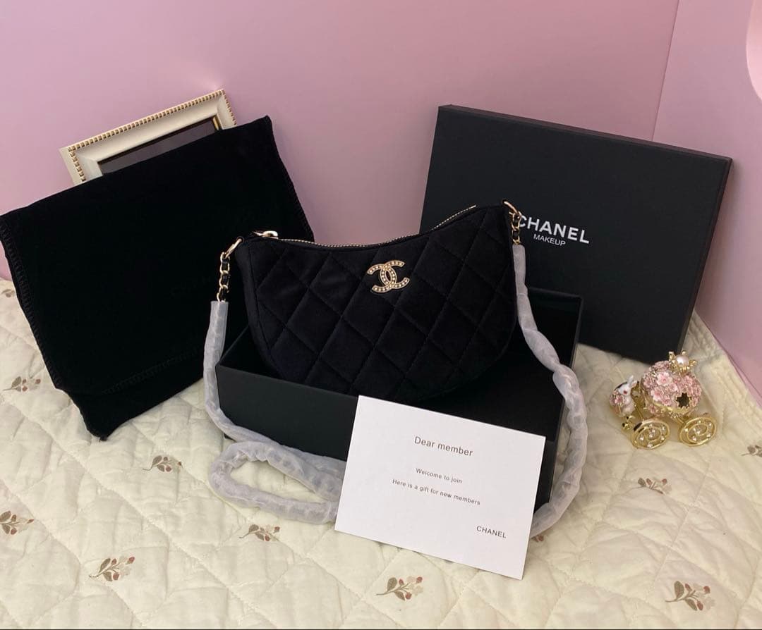 CHANEL VIP会員ギフト スエード ショルダーバッグ