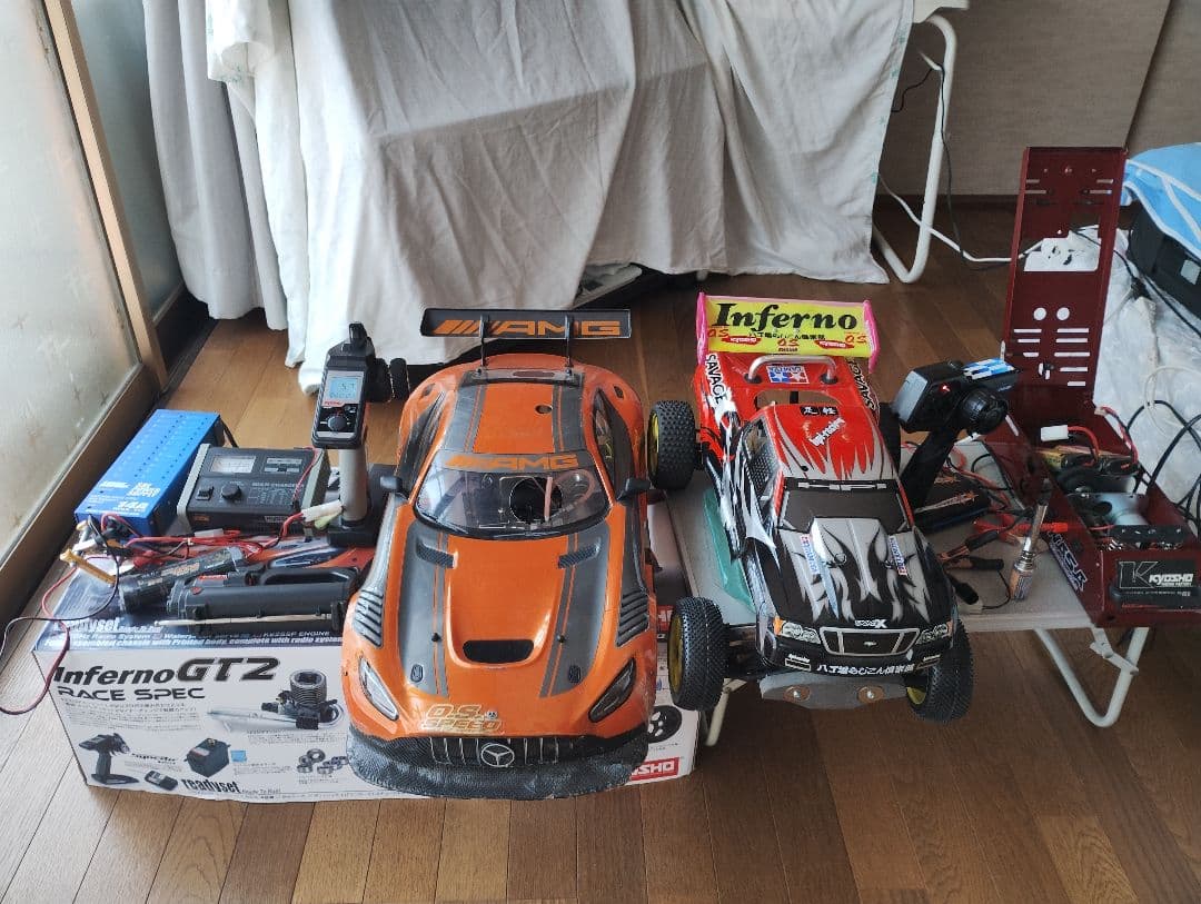 Inferno GT2 ＆ Inferno　各１機のシャーシとプロポのセット