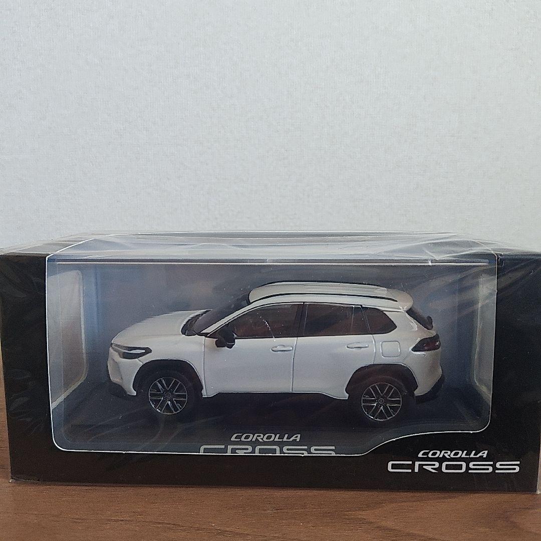 COROLLA CROSS ミニカー 1/30 ダイキャスト