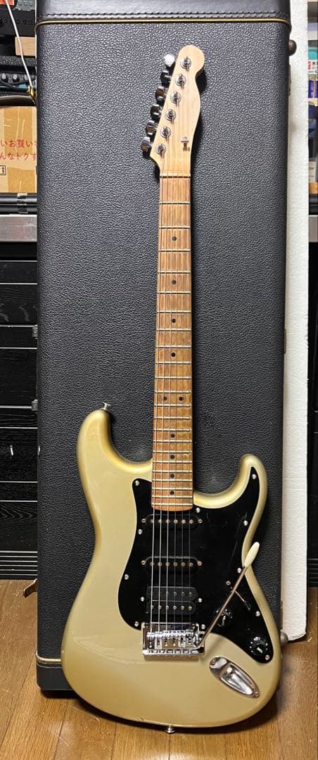 ジャンク！メイビス・ショートスケール・ストラト！加工あり。ハードケース付き！
