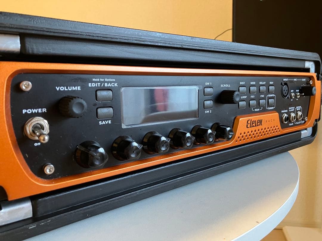 AVID Eleven Rack (ラックケース付き)