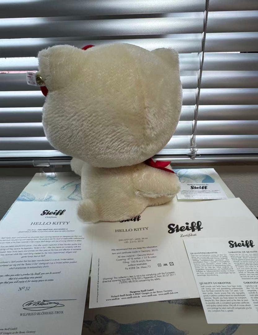 新品　Hello Kitty Steiff ぬいぐるみ 27cm 678097
