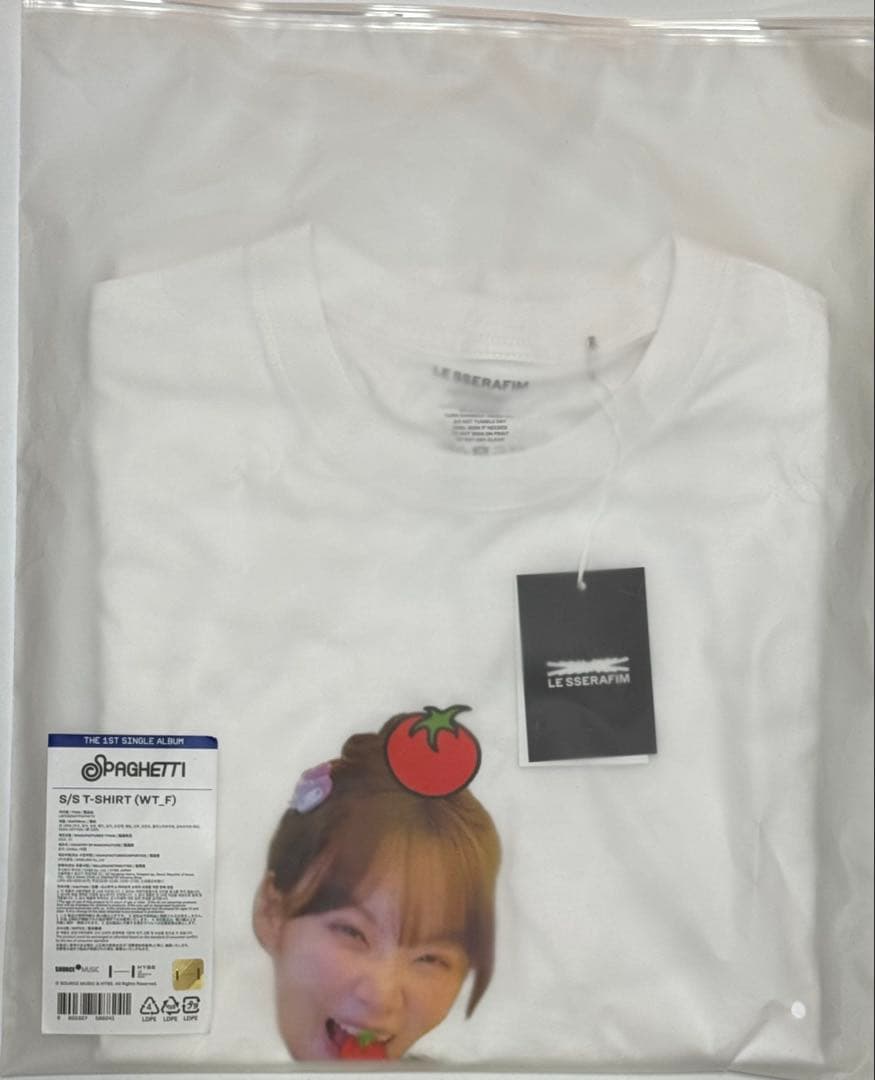 アイドル LESSERAFIM EAT IT UP T-Shirt