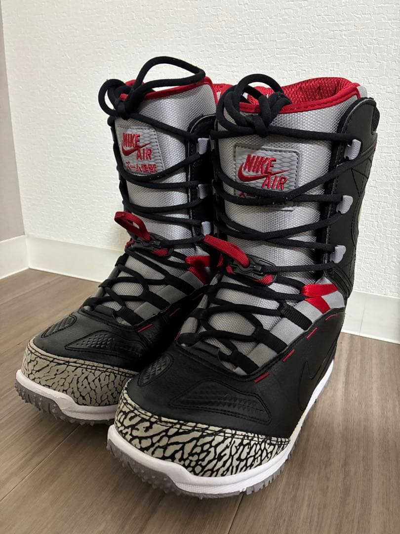 NIKE エア怪獣