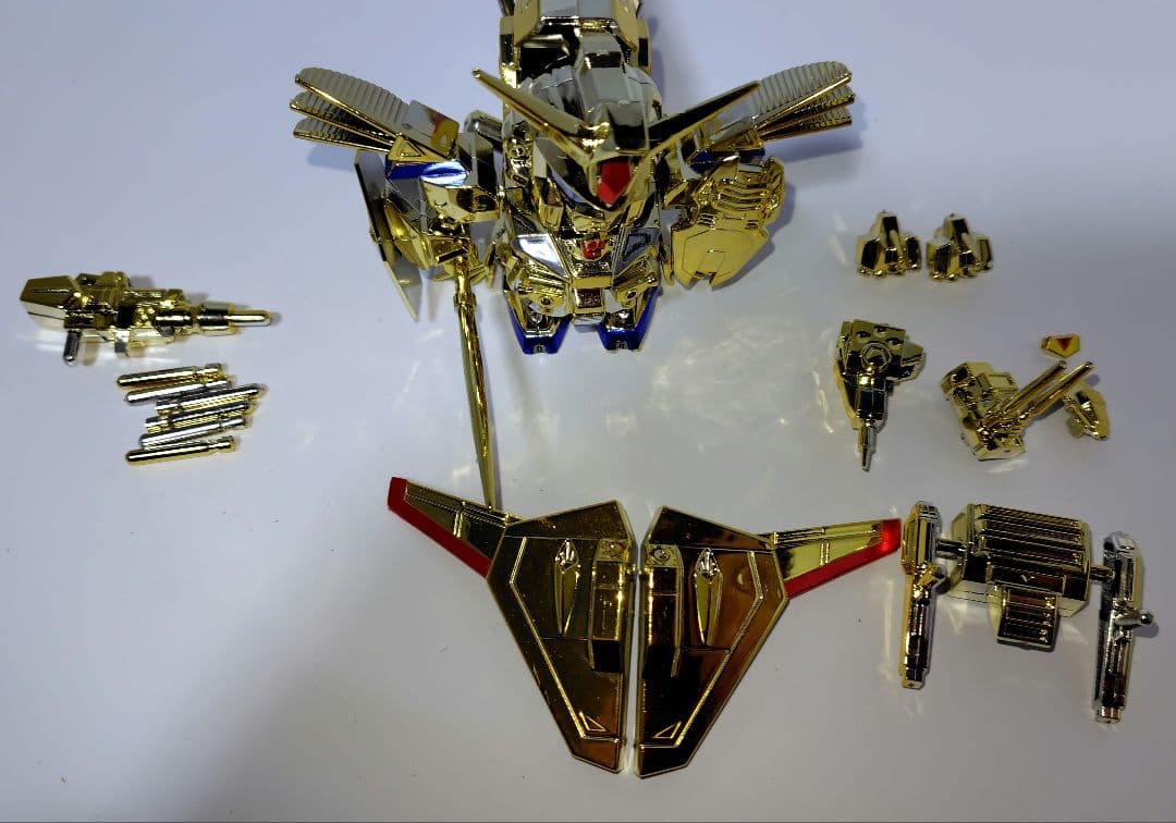 ≪組立済≫BB戦士 限定版 ガンダムF90 P/V-TYPE 黄金の英雄