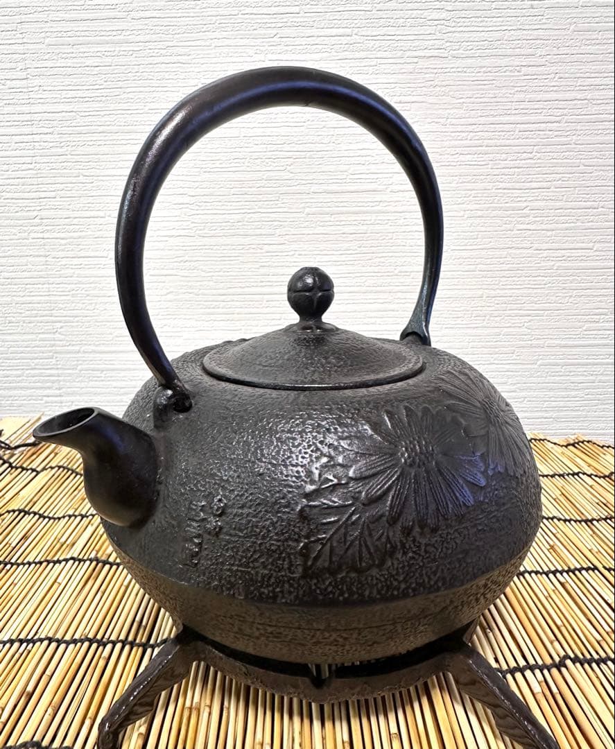 新品、未使用、供箱等付属品付　南部盛栄堂造　柚子菊　南部鉄瓶 南部鉄器　鉄瓶