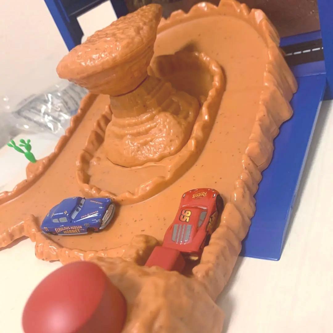 Pixar カーズ　ライトニングマックイーン ドッグハドソン プレイセット