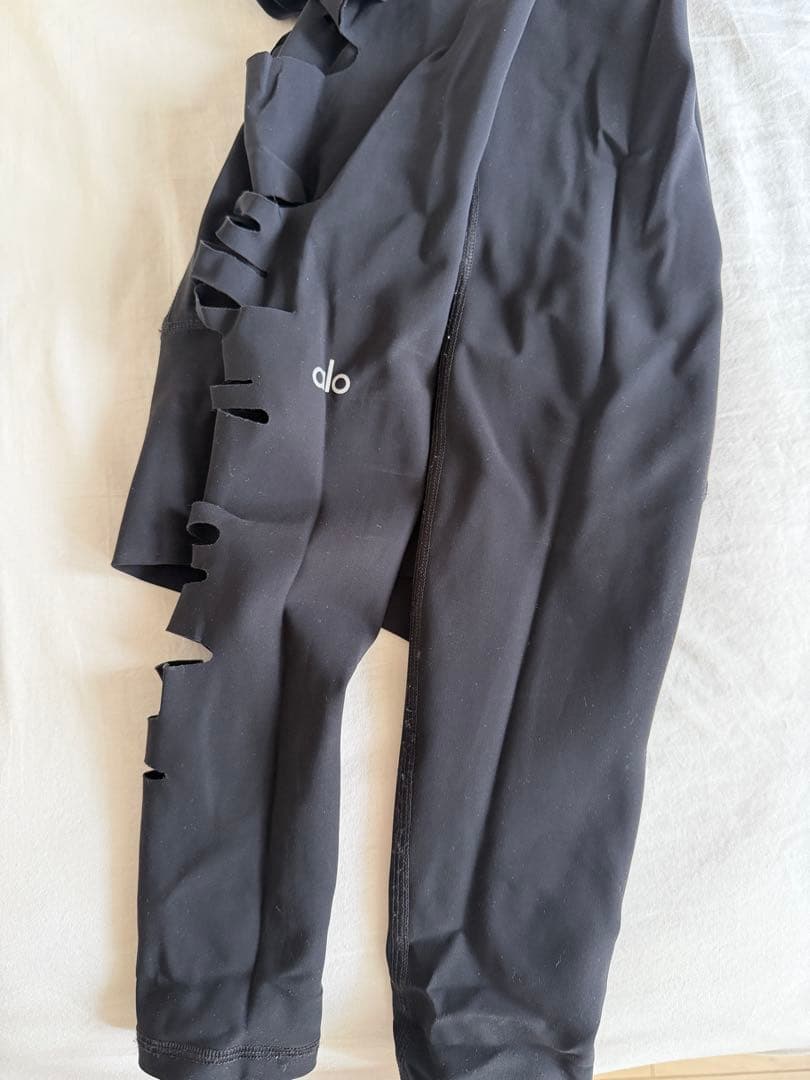 alo yoga XXS ダメージレギンス　日本未入荷