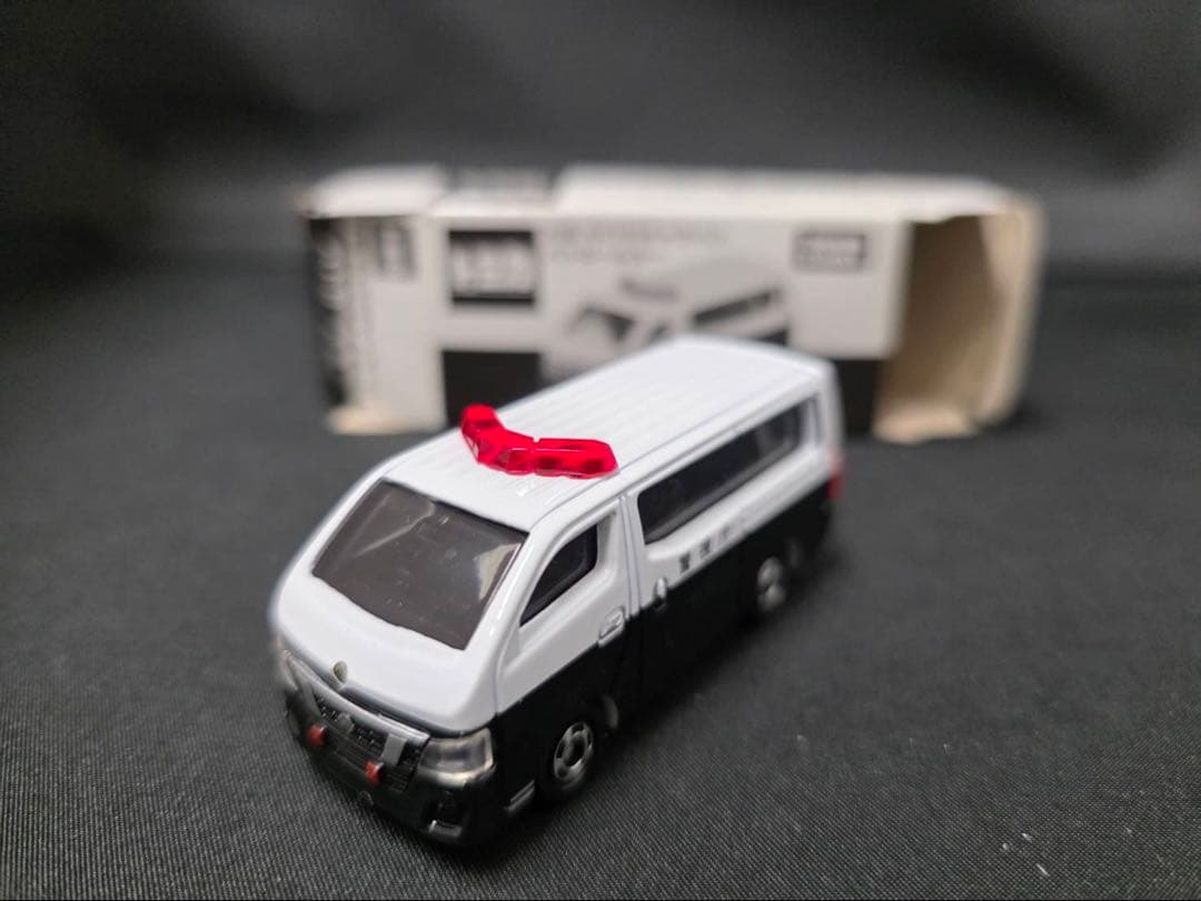トミカ 日産NV350キャラバンパトロールカー 激レア 非売品