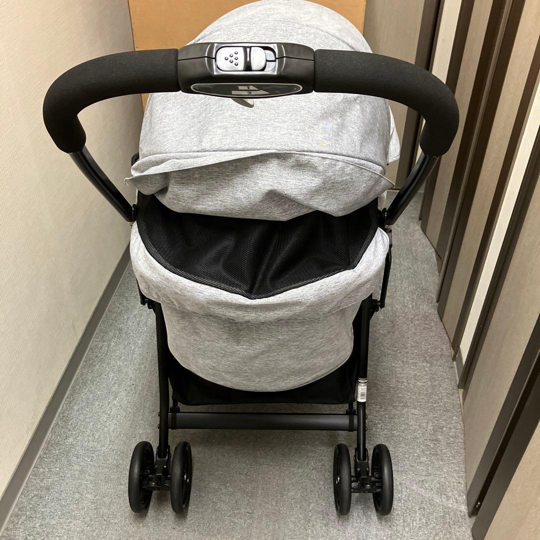 コンビ　コムペット　ミリクランライト　ペット用カート　小型犬、中型犬