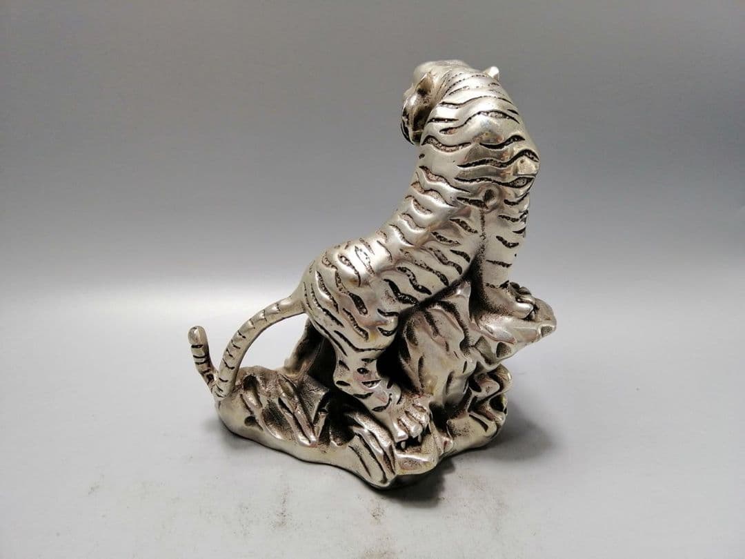 銅製 干支虎 虎嘯山河 茶台 机 事務室 招財 風水 装飾品 工芸品 置物