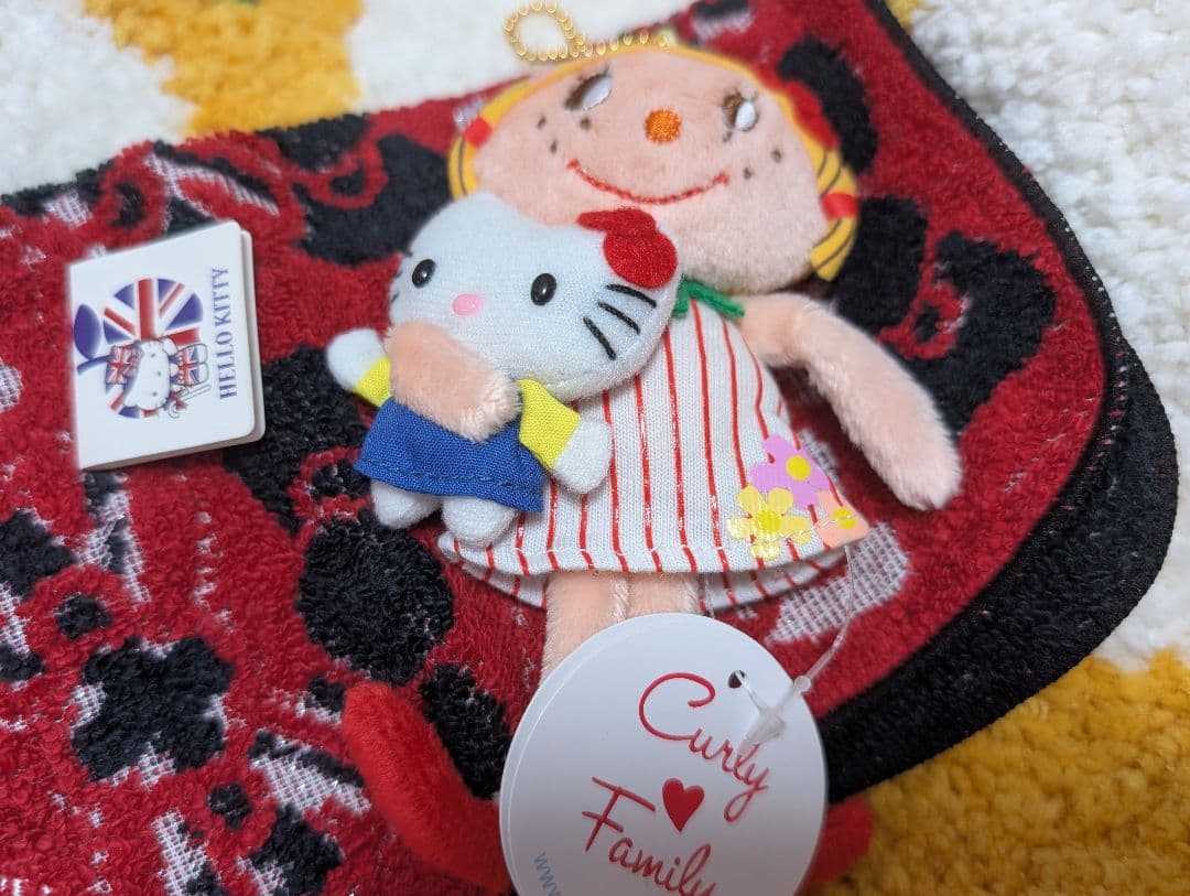 【激レア商品】カーリーコレクション モニークちゃんとキティちゃんコラボチャーム