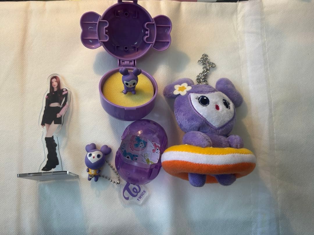 twice サナ　サブリー　ガチャガチャ　アクスタ　ぬいぐるみ　缶バッジセット