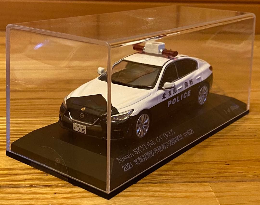 日産　スカイライン　GT (V37) 警察仕様 ミニカー