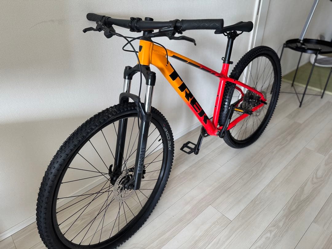 Trek マウンテンバイク オレンジと赤