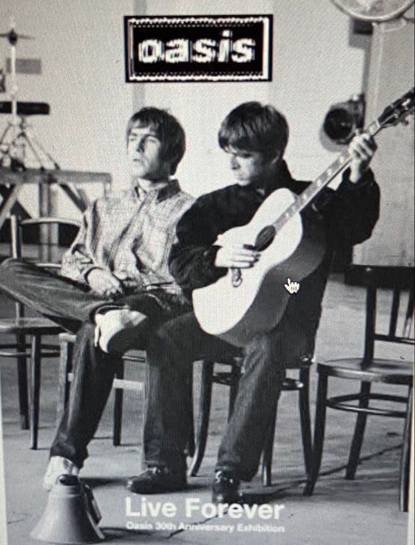 『リヴ・フォーエヴァー：Oasis 30 周年特別展』B2ポスター