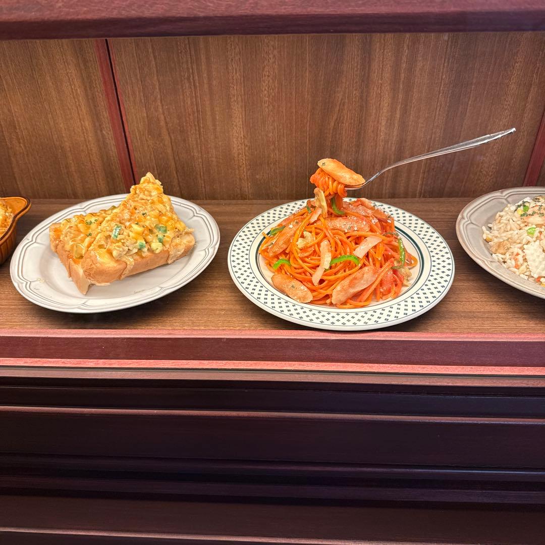 洋食店メニュー商品ケース　　 (実物大)食品サンプルセット￼