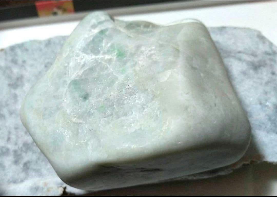 糸魚川翡翠 ヒスイ 300g 原石 国産