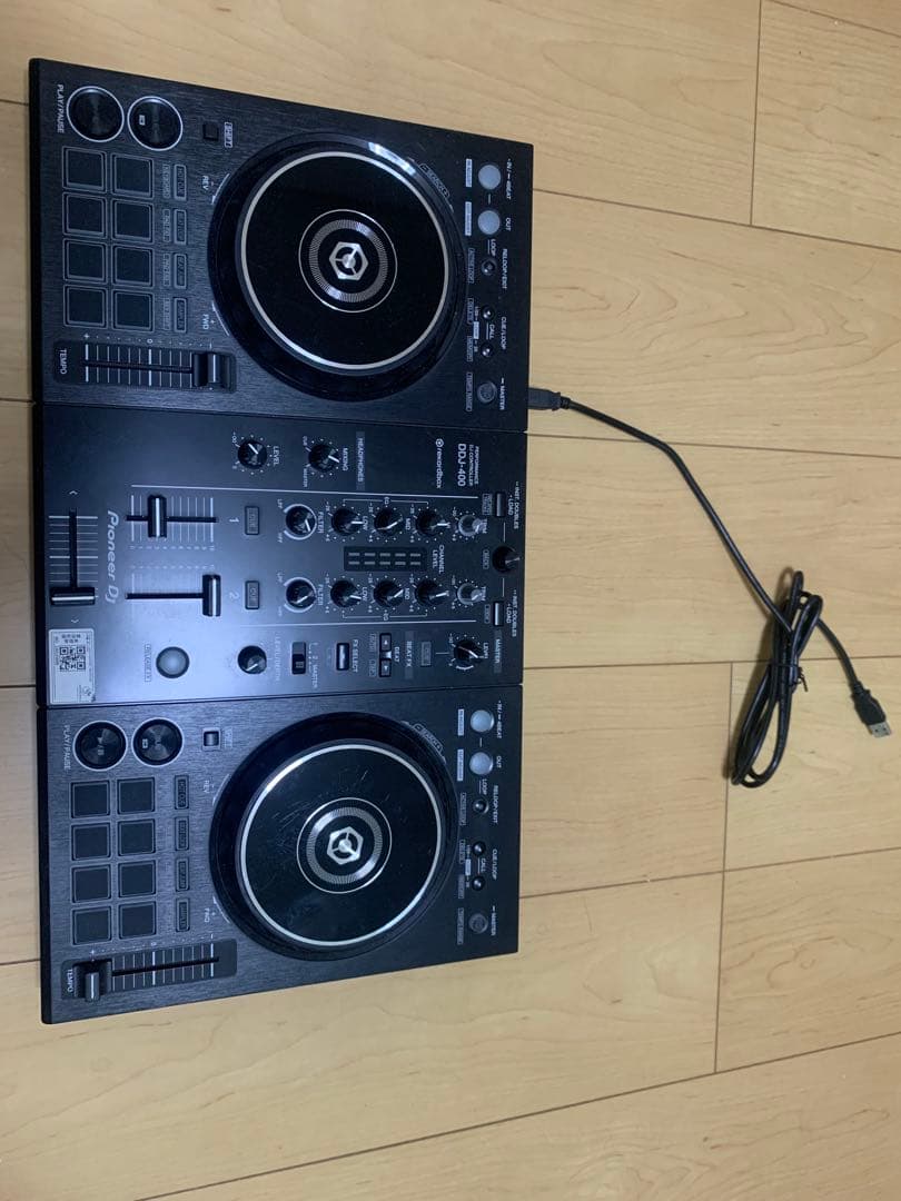 PioneerDDJ-400。