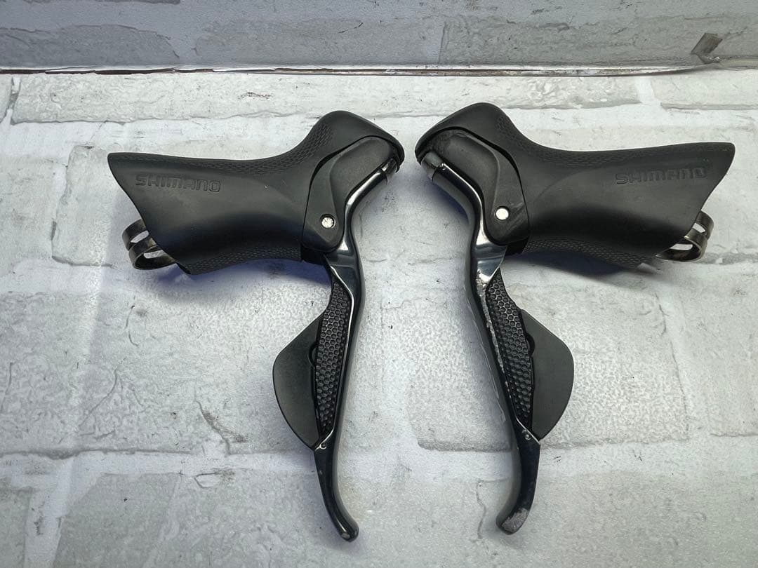 シマノアルテグラ 6770 di2 stiレバー　新品ブラケットカバー
