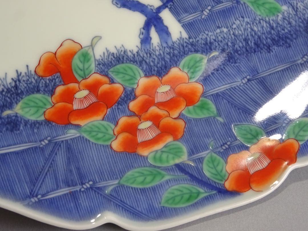 名工　十二代　今泉今右衛門　色鍋島　柴垣椿絵　額皿　飾皿　輪花形　大皿　九寸皿