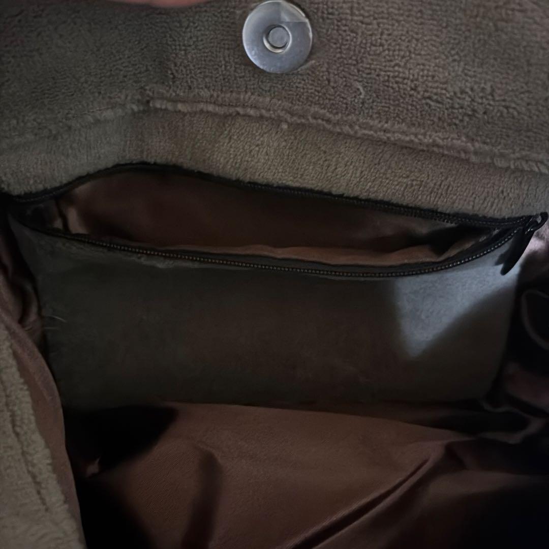 CHANEL グレー ロゴ バッグ