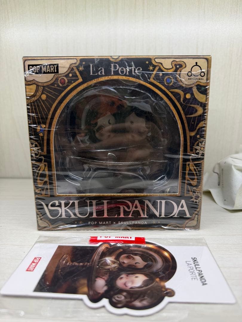POPMART SKULLPANDA La Porte フランス限定フィギュア