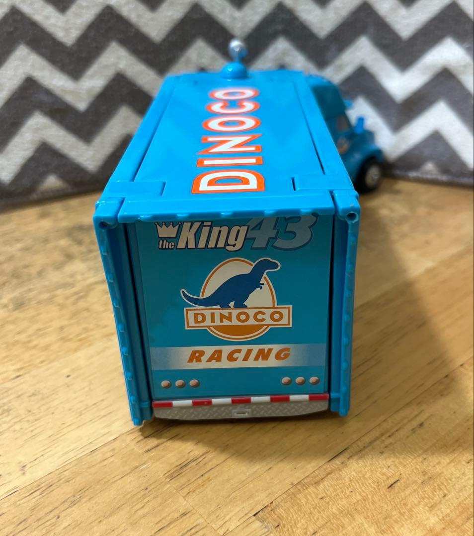マテル　カーズ　DINCOCO キングハウラー、キング、ピットクルーのセット