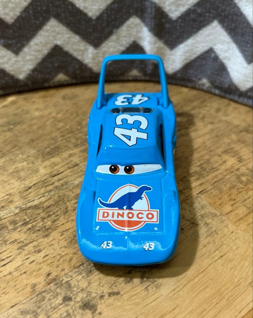 マテル　カーズ　DINCOCO キングハウラー、キング、ピットクルーのセット