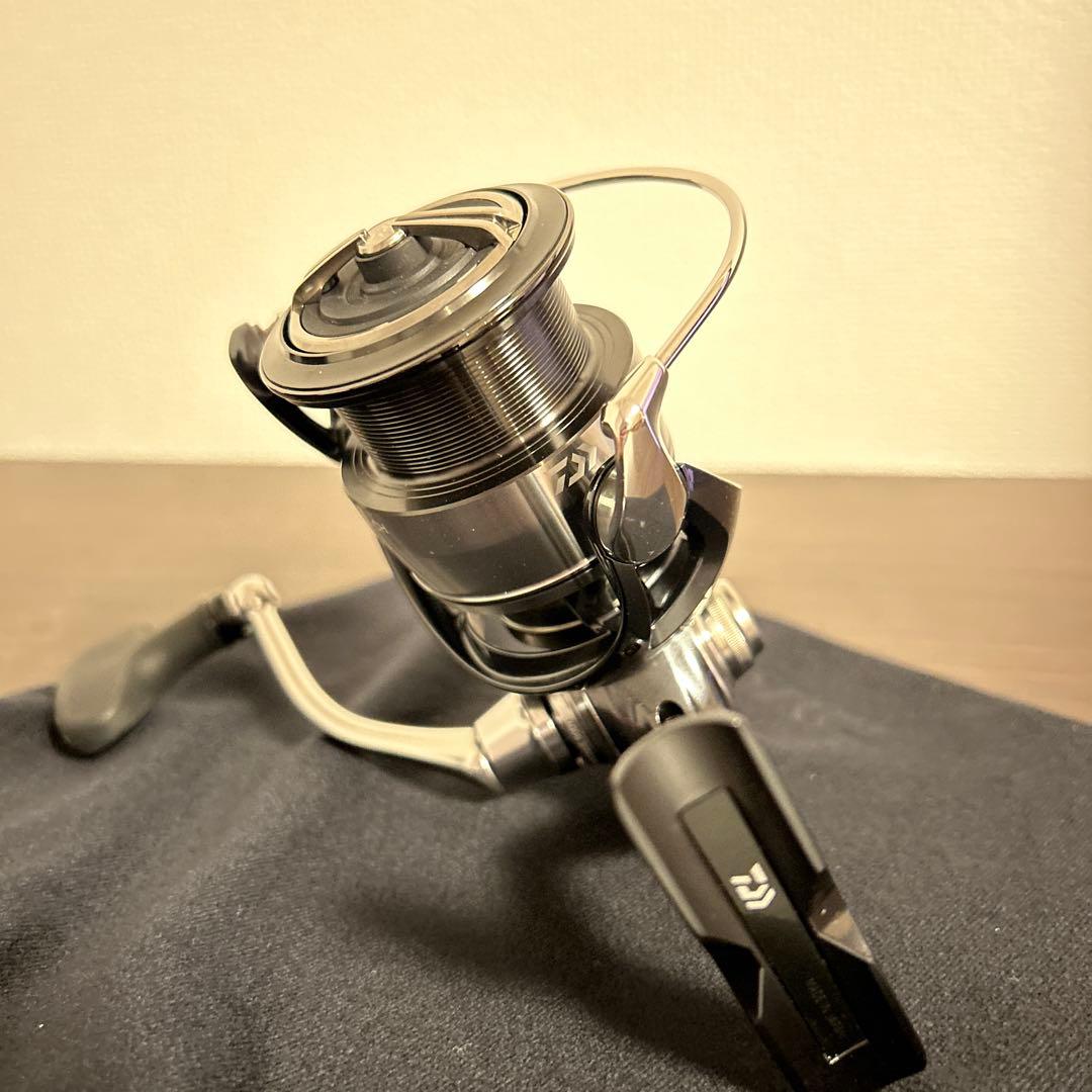 美品 24セルテート LT3000-CH ダイワ　スピニングリール
