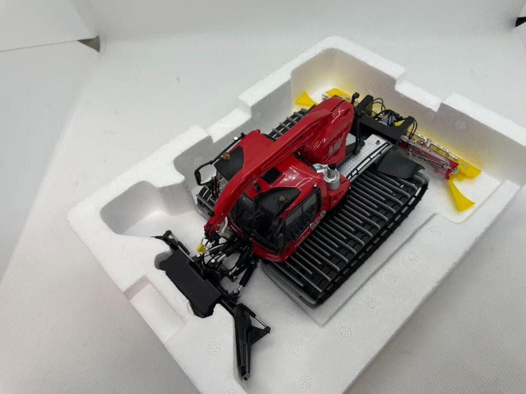 ミニカー 13R-011 JC 1/43 Pisten Bully 600 W