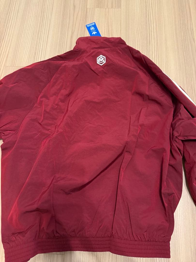 adidas レッド ジップアップジャケット Ｌサイズ