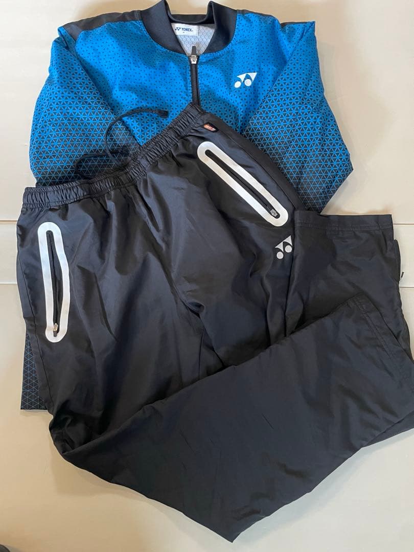 セブン　YONEX ウォームアップウェア Mサイズ 青黒