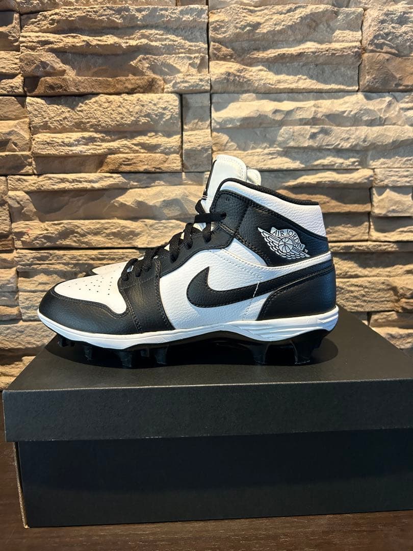 Nike Jordan ミッドカット スパイクシューズ 白黒