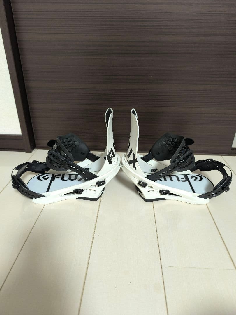【箱・保証書付】FLUX DS 22-23モデル Mサイズ WHITE