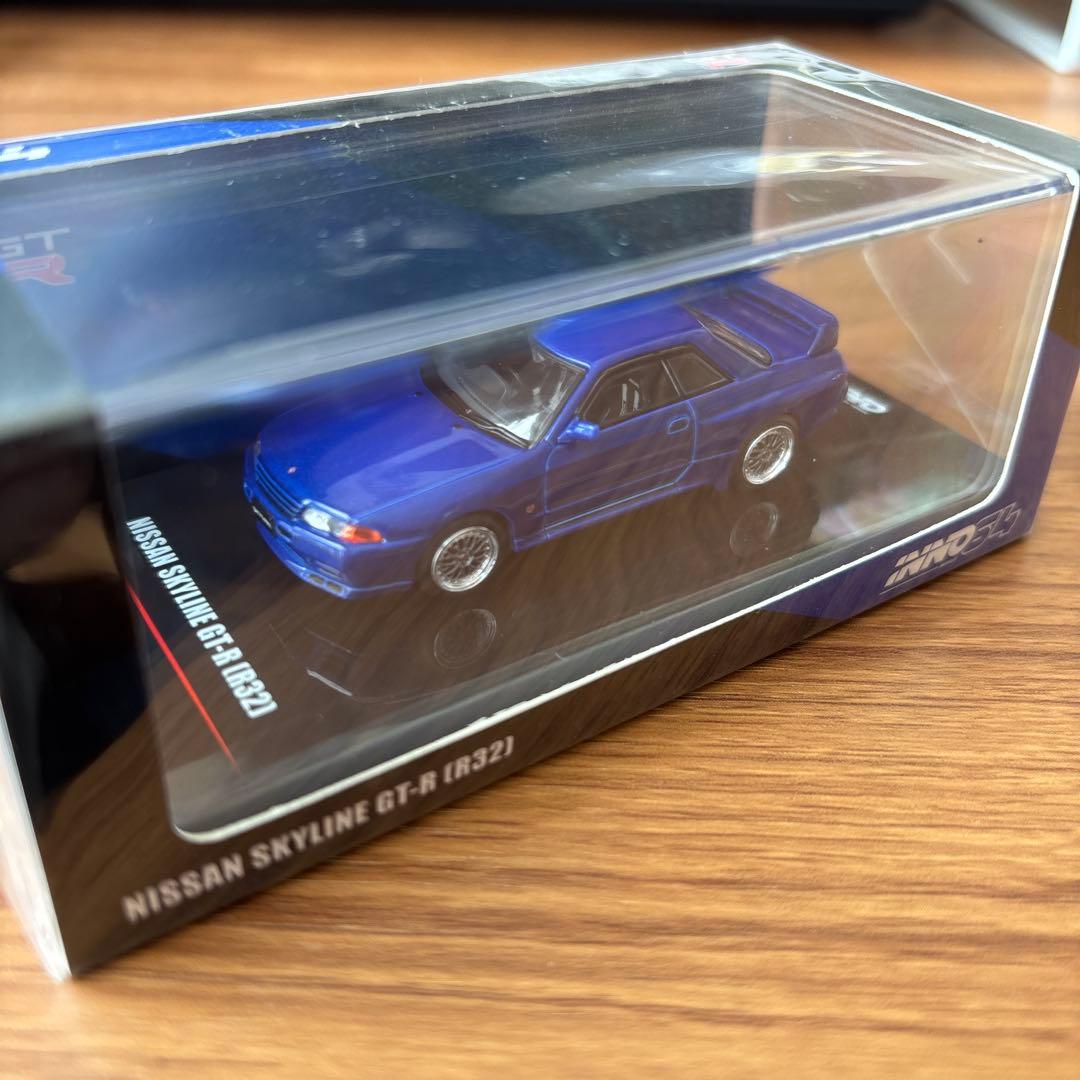 INNO64 スカイラインGT-R R32 ブルー デカールと交換ホイール付き