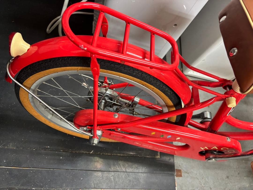 赤い子供用自転車 バスケット付き