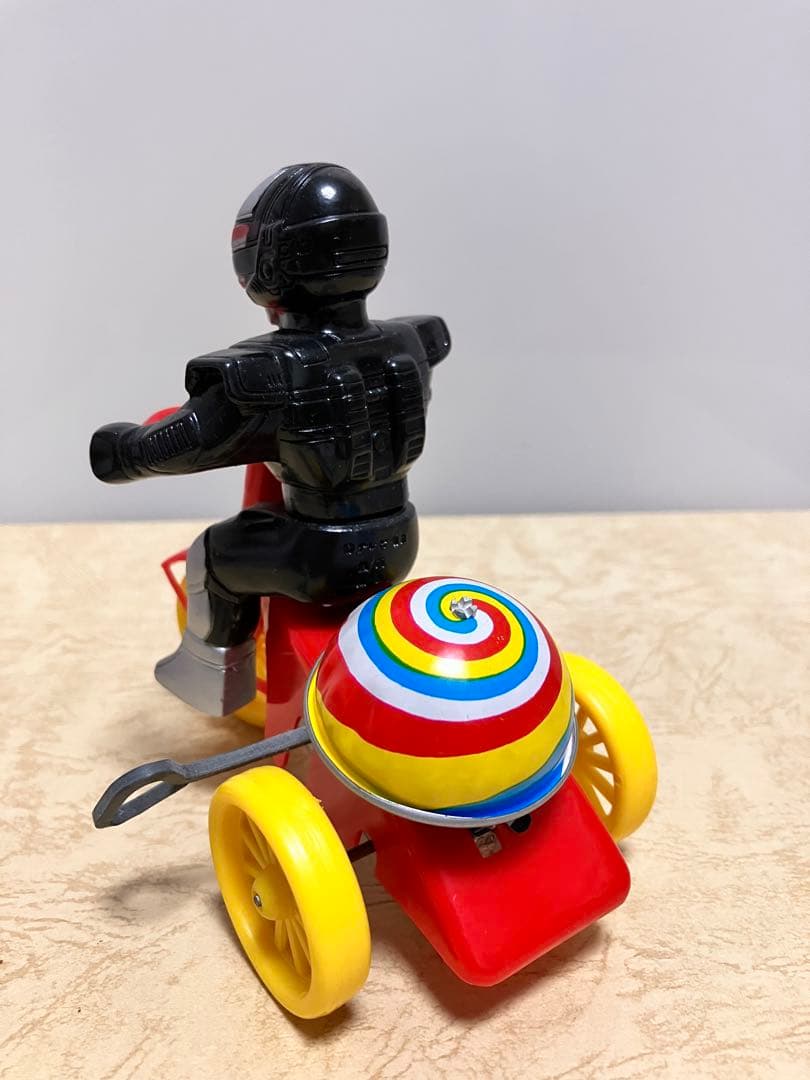 時空戦士スピルバン　ゼンマイ式ベル付き三輪車