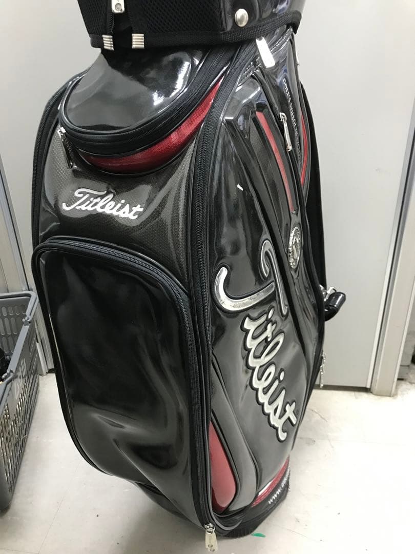 タイトリスト　TITLEIST　3点式キャディバッグ　光沢ブラック　エナメル素材