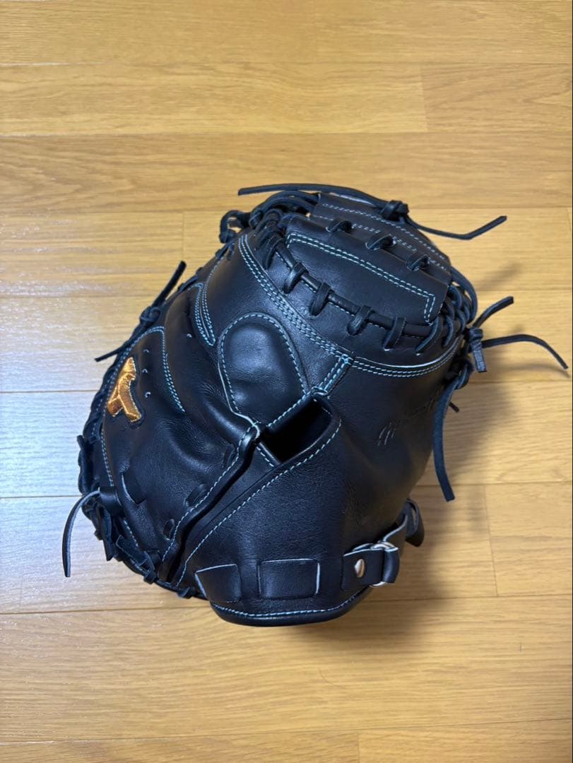 硬式野球グローブ 黒 レザー製