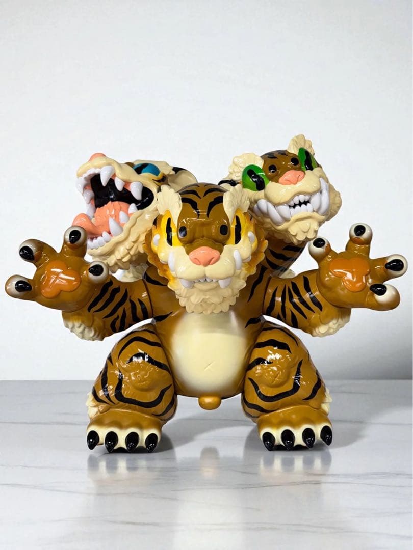 GRAPE BRAIN × STRANGECAT TOYS 三面猛虎 コショウ