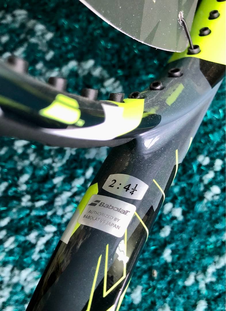 ゆ*じ様 新品未使用 Babolat PURE AERO G2 ガット付き
