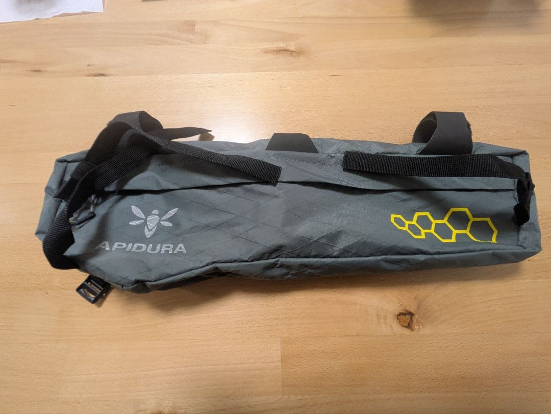 APIDURA 車体装着フレームバッグ グレー47センチ